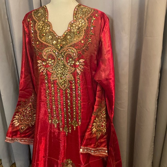 Red Stain Kaftan - Picture 5 of 5